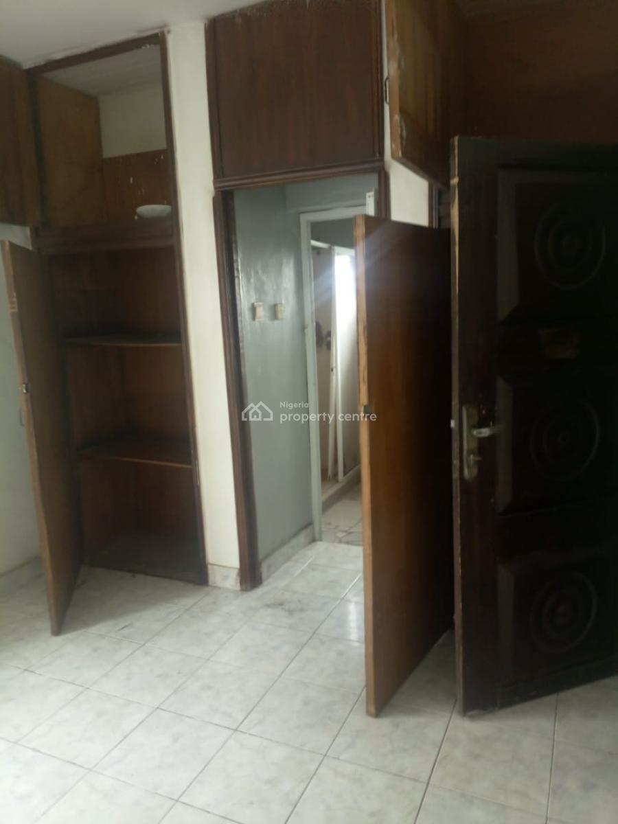 3 Bedroom Flat Apartment, Gra Phase 2, Magodo, Lagos, Flat / Apartment for Rent