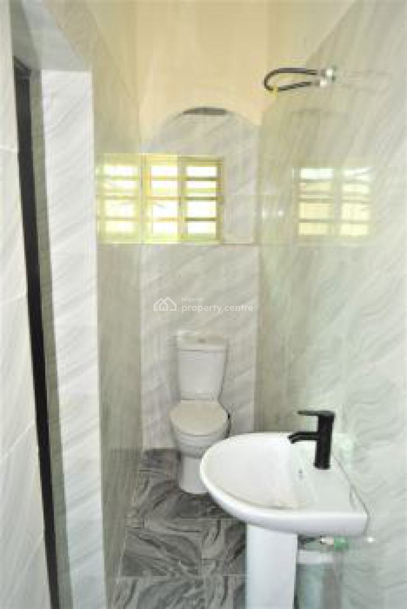 Luxury 2 Bedrooms with Serene Environment, Off Orchid Road, Lafiaji Community, Lekki, Lagos, Flat / Apartment for Rent