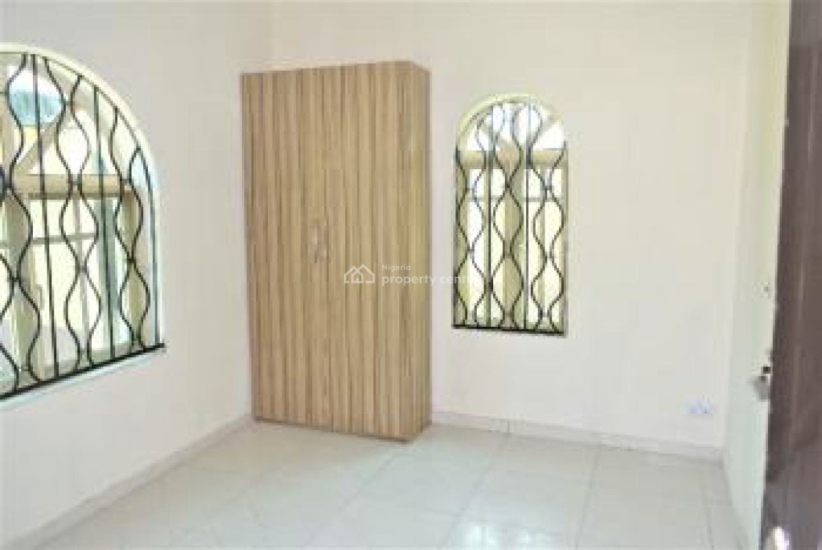 Luxury 2 Bedrooms with Serene Environment, Off Orchid Road, Lafiaji Community, Lekki, Lagos, Flat / Apartment for Rent