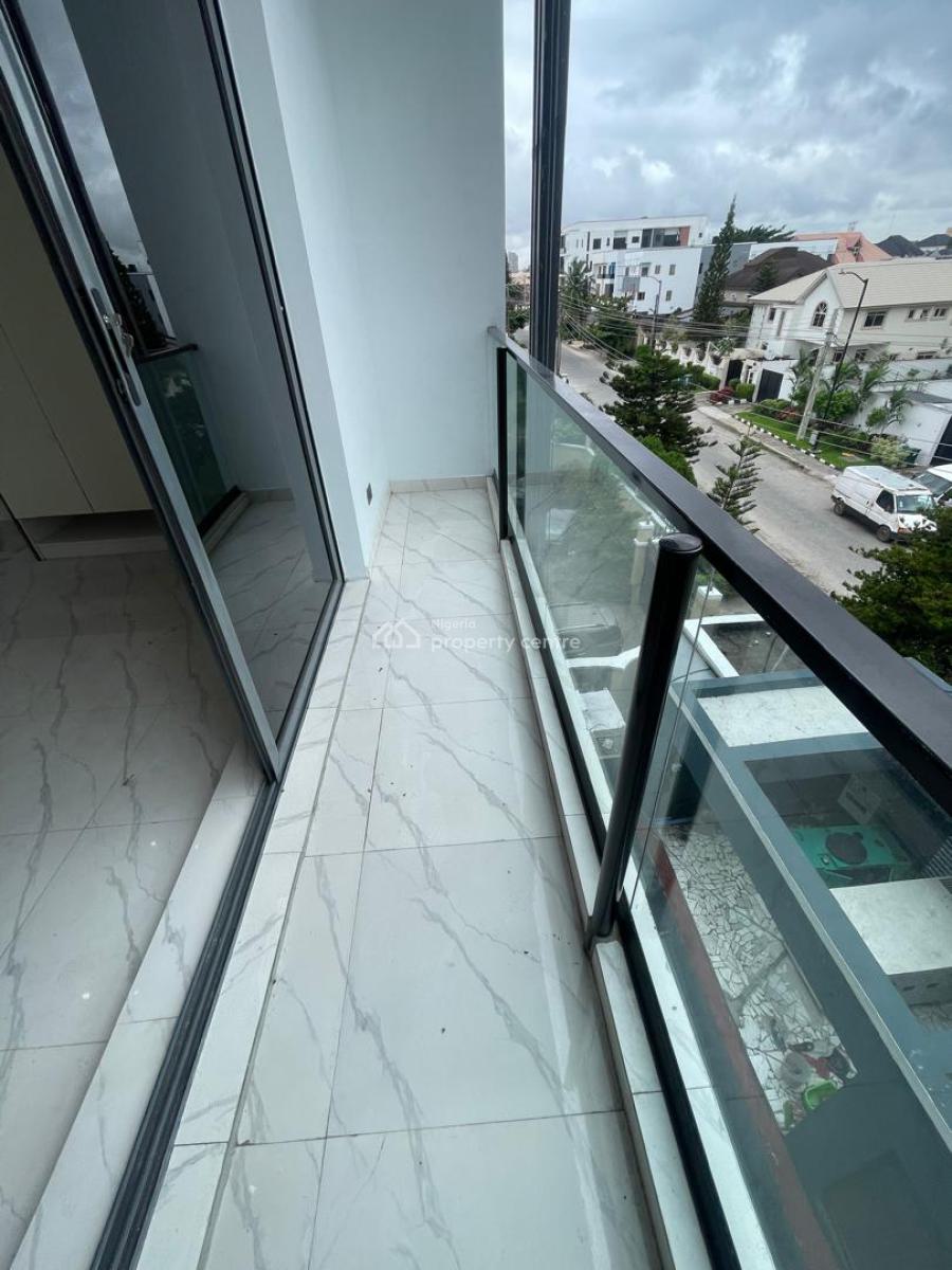 3 Bedroom Flat Upstairs 3rd Floor, Lekki Phase 1, Lekki, Lagos, Flat / Apartment for Rent