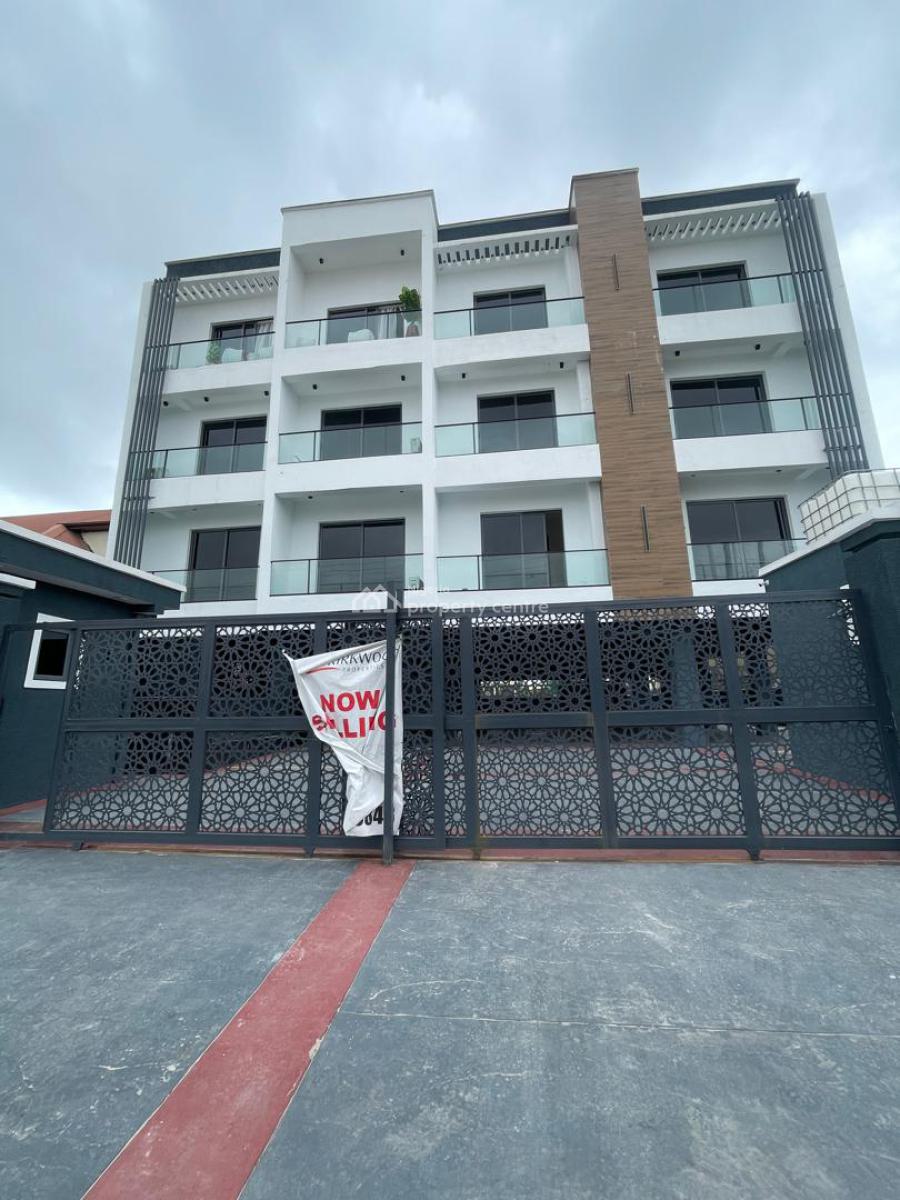 3 Bedroom Flat Upstairs 3rd Floor, Lekki Phase 1, Lekki, Lagos, Flat / Apartment for Rent