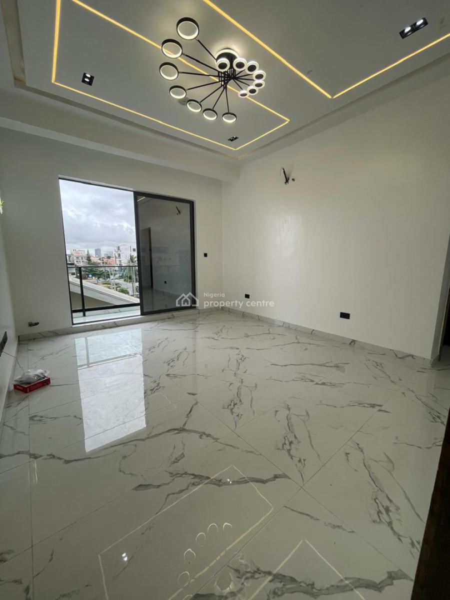 3 Bedroom Flat Upstairs 3rd Floor, Lekki Phase 1, Lekki, Lagos, Flat / Apartment for Rent
