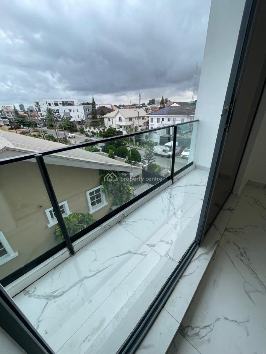 3 Bedroom Flat Upstairs 3rd Floor, Lekki Phase 1, Lekki, Lagos, Flat / Apartment for Rent