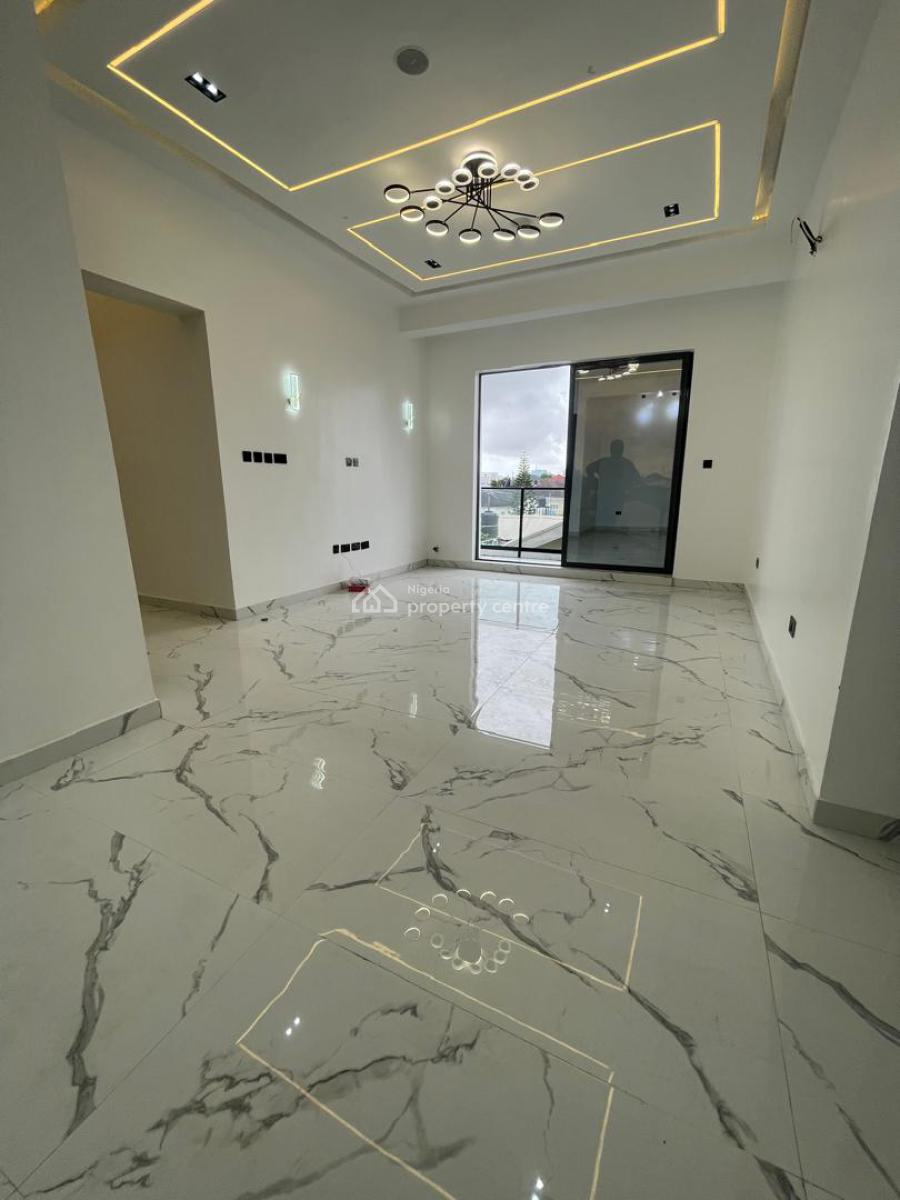 3 Bedroom Flat Upstairs 3rd Floor, Lekki Phase 1, Lekki, Lagos, Flat / Apartment for Rent