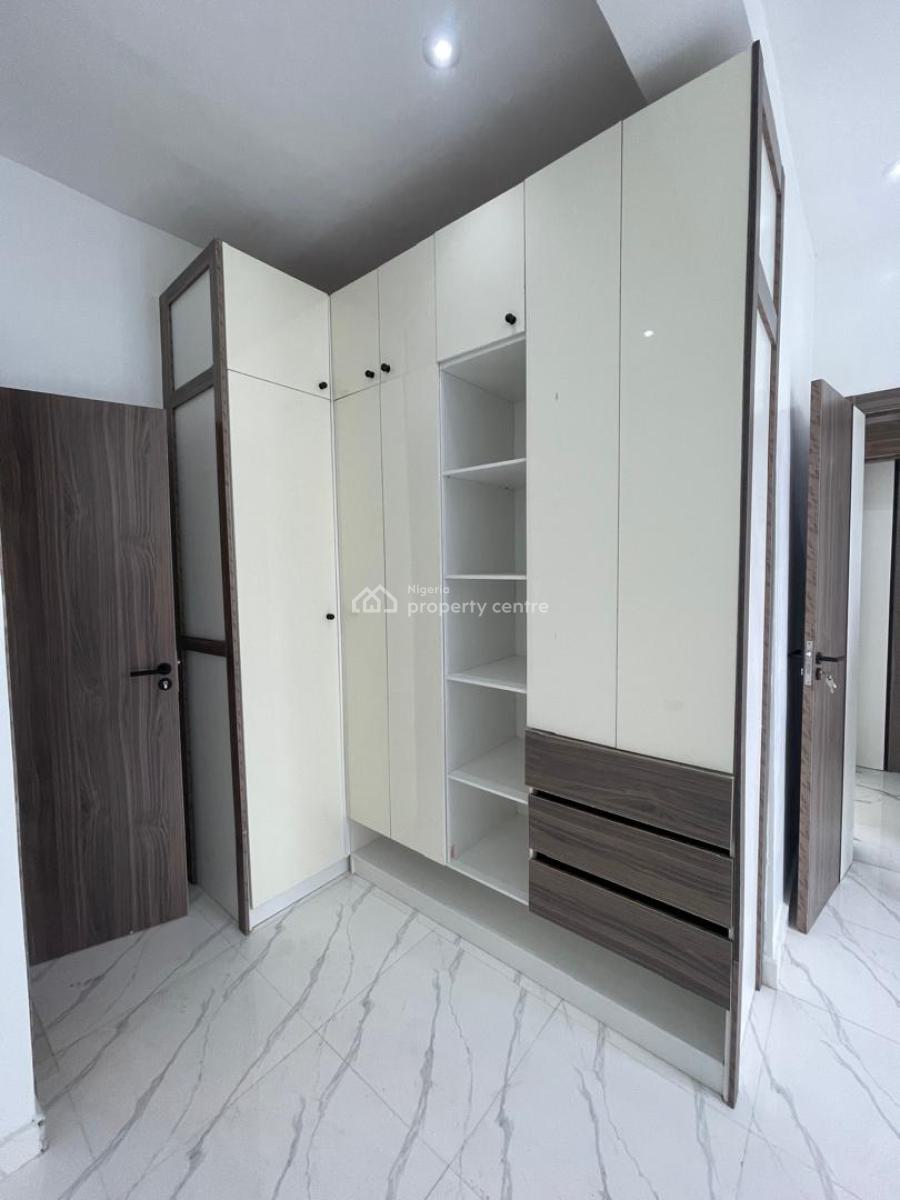 3 Bedroom Flat Upstairs 3rd Floor, Lekki Phase 1, Lekki, Lagos, Flat / Apartment for Rent