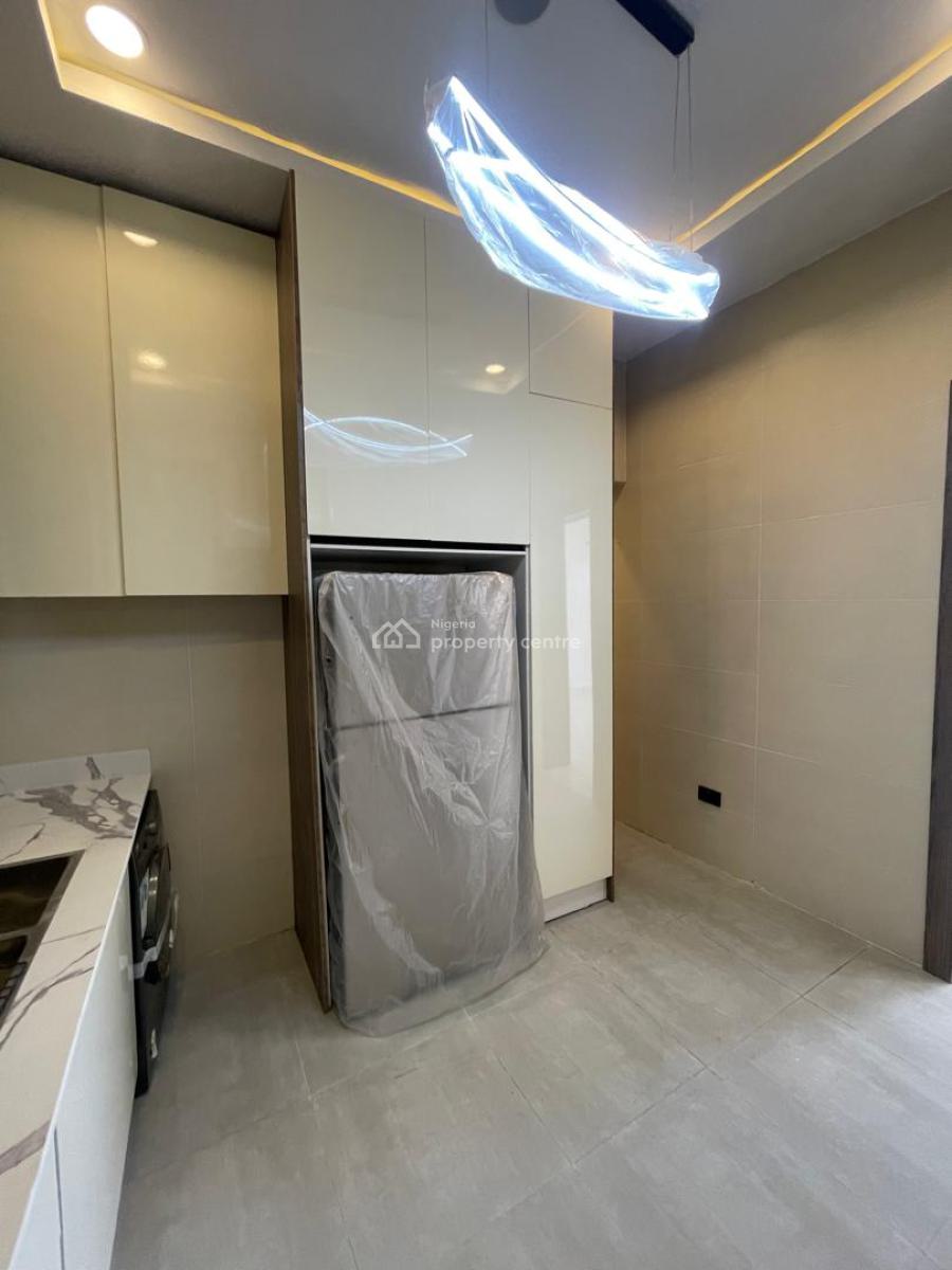 3 Bedroom Flat Upstairs 3rd Floor, Lekki Phase 1, Lekki, Lagos, Flat / Apartment for Rent