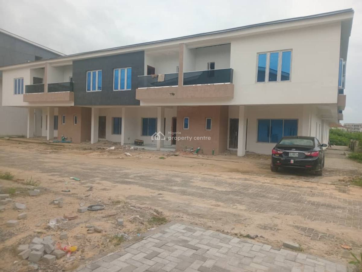 Distress 3 Bedroom Maisonette in a Beautiful Estate, Orchid Road, Lekki Phase 2, Lekki, Lagos, House for Sale