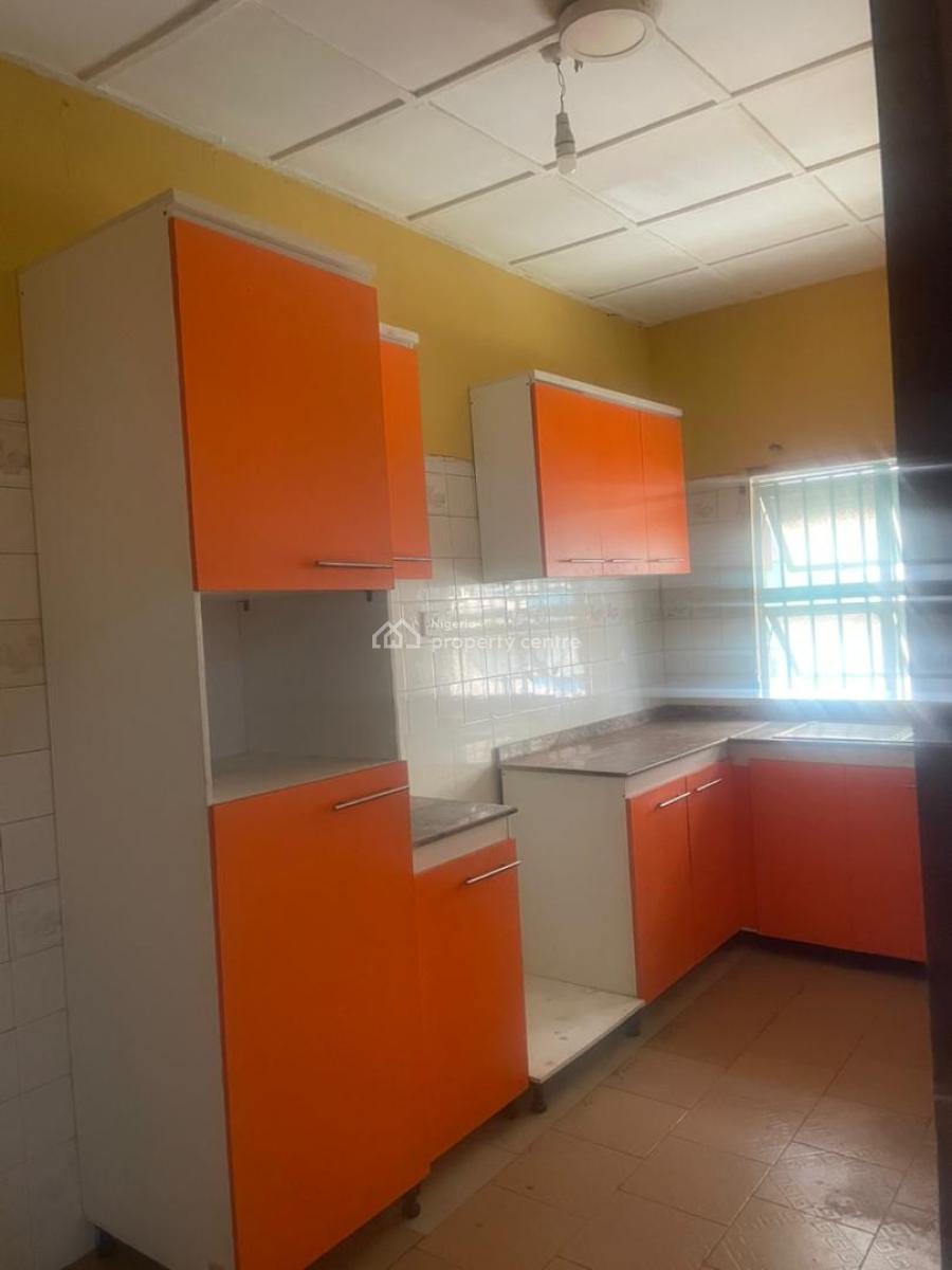3 Bedroom Flat Upstairs, Magodo Isheri, Magodo, Lagos, Flat / Apartment for Rent