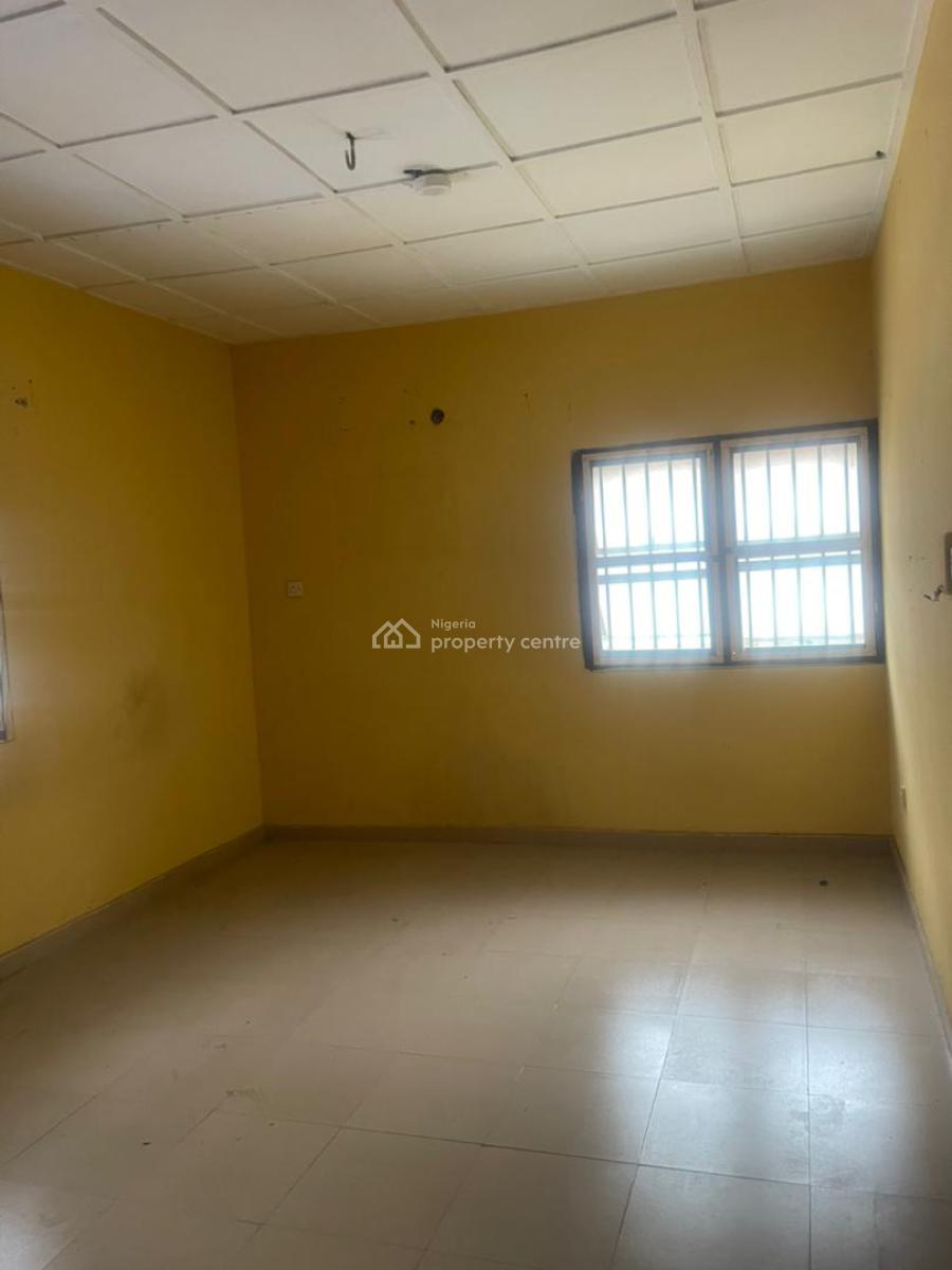 3 Bedroom Flat Upstairs, Magodo Isheri, Magodo, Lagos, Flat / Apartment for Rent