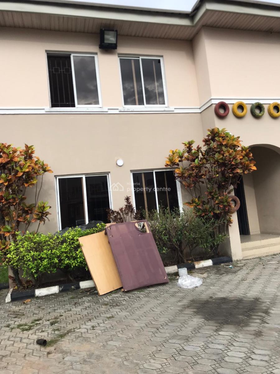 Spacious 4 Bedroom, Lekki Phase 1, Lekki, Lagos, Semi-detached Duplex for Rent