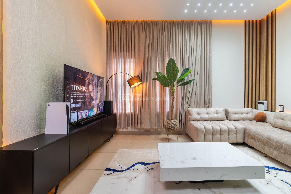 Cozy 1 Bedroom Apartment  with Swimming Pool, Mini Gym and 2 Spacious, Lekki Phase 1, Lekki, Lagos, Flat / Apartment Short Let