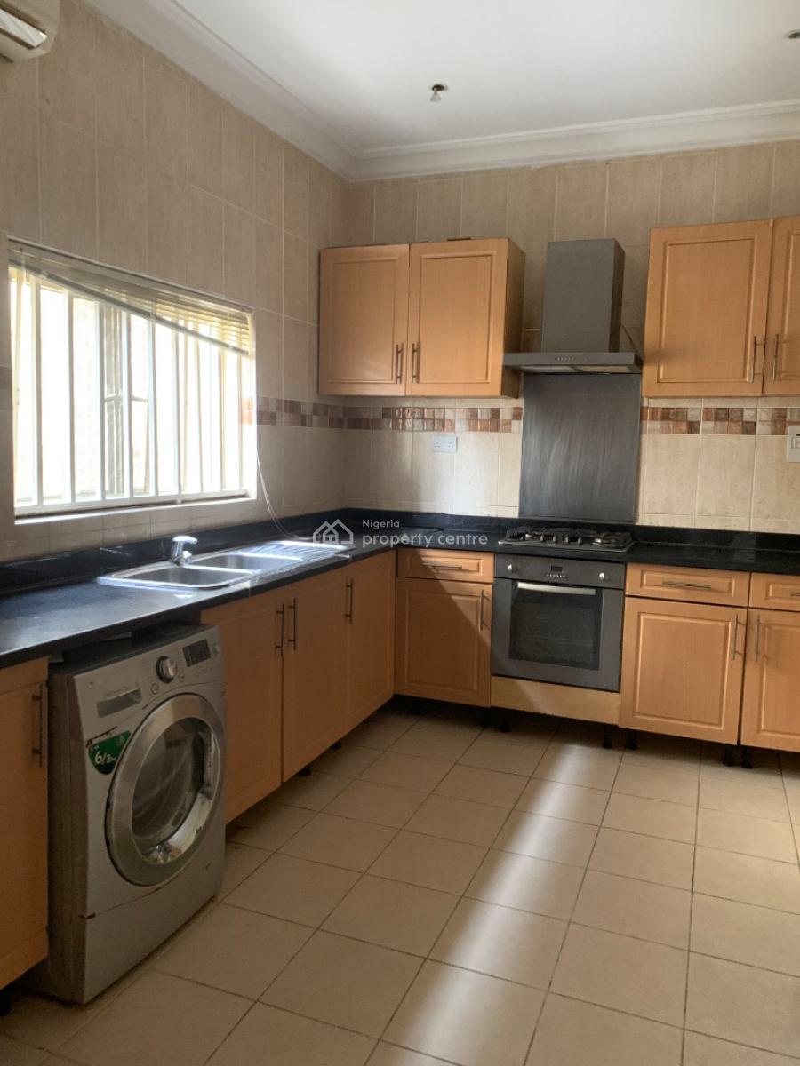 Standard 3 Bedroom Apartment with a Bq, Lekki Phase 1, Lekki, Lagos, Flat / Apartment for Rent