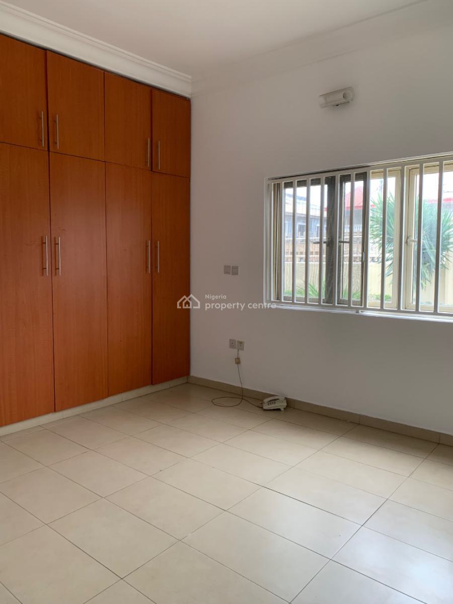 Standard 3 Bedroom Apartment with a Bq, Lekki Phase 1, Lekki, Lagos, Flat / Apartment for Rent
