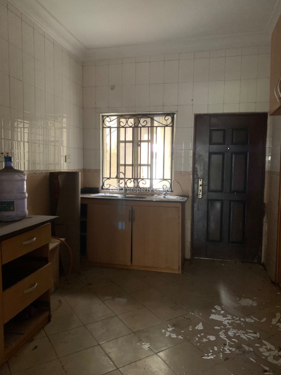 Standard 3 Bedroom Apartment, Lekki Phase 1, Lekki, Lagos, Flat / Apartment for Rent