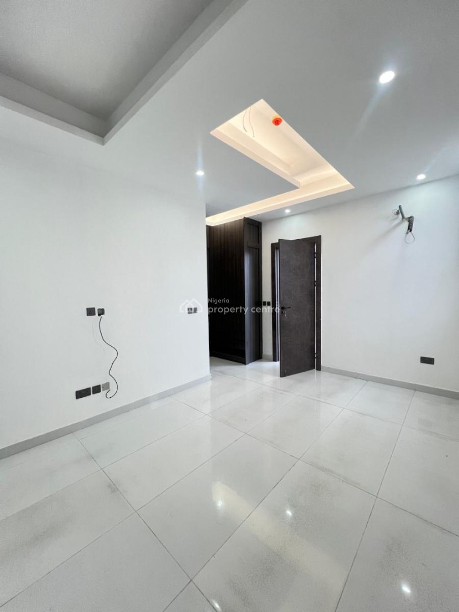 Absolutely Decent 2 Bedroom Apartment with Communal Swimming Pool Elevato, Lekki Phase 1, Lekki, Lagos, Flat / Apartment for Sale