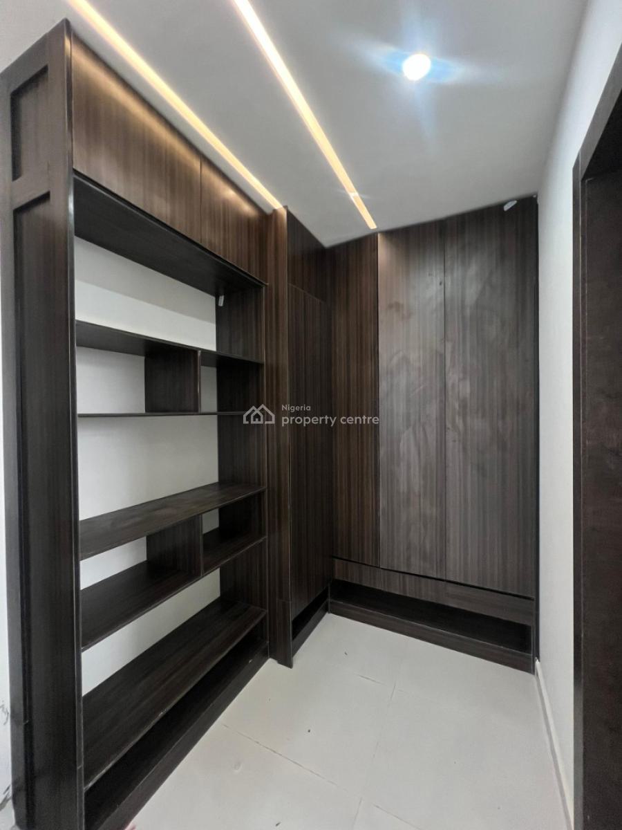 Absolutely Decent 2 Bedroom Apartment with Communal Swimming Pool Elevato, Lekki Phase 1, Lekki, Lagos, Flat / Apartment for Sale