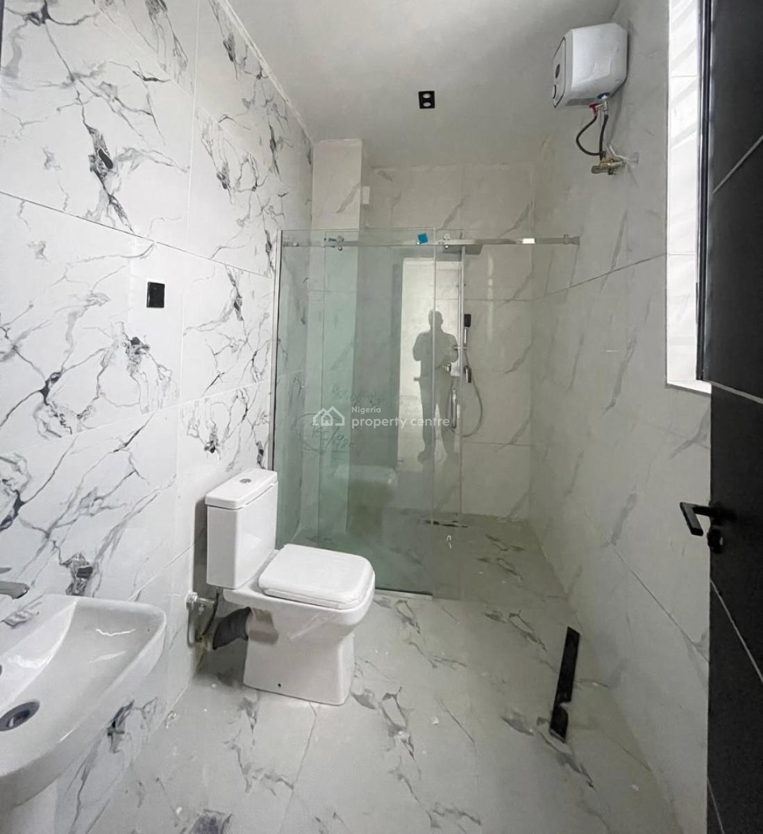 2 Bedroom Luxury Apartment, Ologolo, Lekki, Lagos, Flat / Apartment for Sale