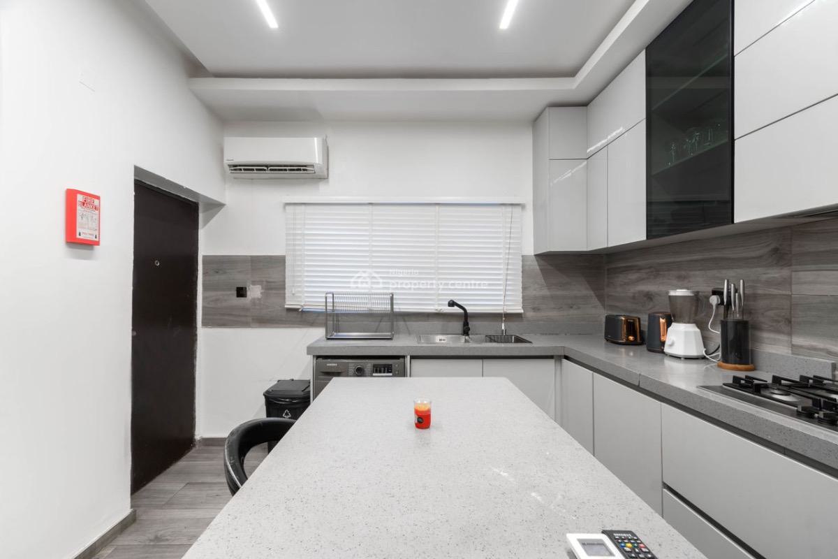 Luxurious 4 Bedroom Villa with 2 Livingroom and Private Chef, Bayview Estate, Ikate, Lekki, Lagos, Flat / Apartment Short Let