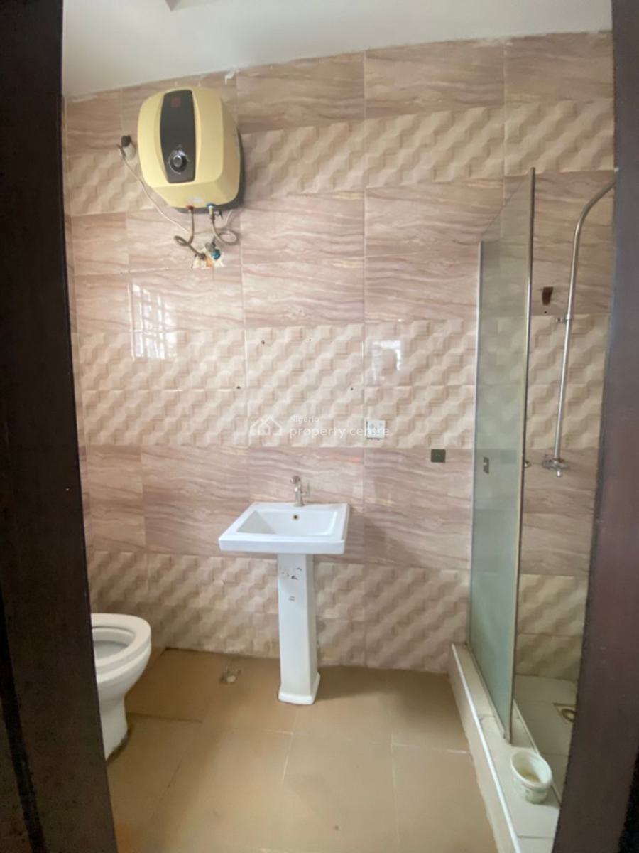 Spacious and Standard Single Room Upstairs (shared Apartment), Chevron, Lekki, Lagos, Self Contain (single Rooms) for Rent
