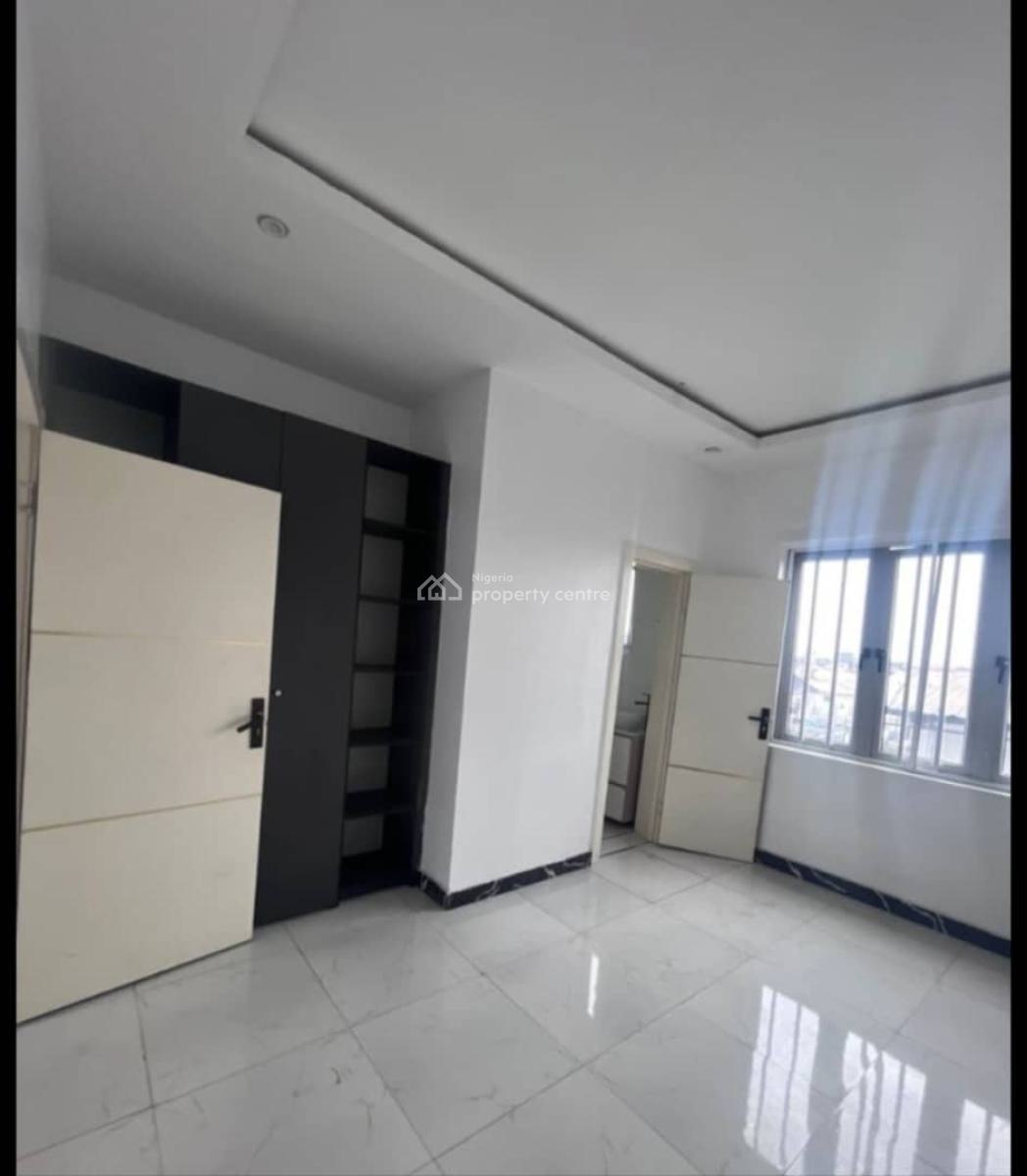 Serviced 3-bedroom Flat on Pentfloor with Bq, Lekki Phase 1, Lekki, Lagos, House for Rent