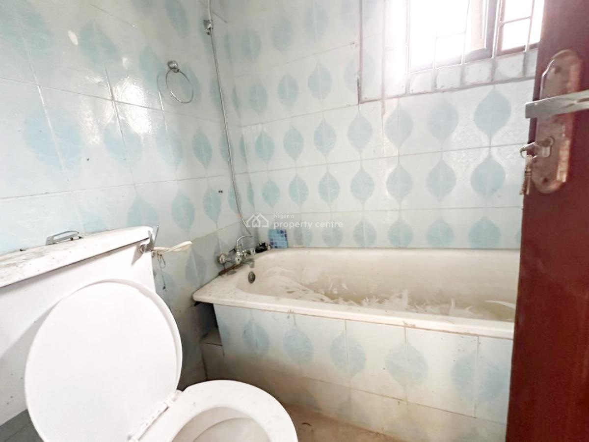 a Well Maintained Spacious 2 Bedroom Flat, Omole Phase 2, Ikeja, Lagos, Flat / Apartment for Rent