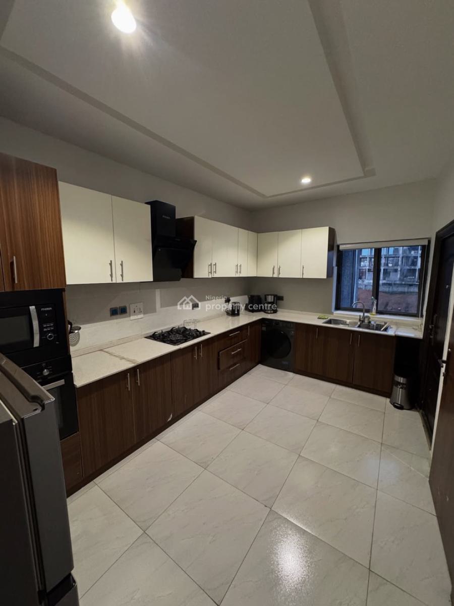 Fully Furnished 3 Bedrooms Spacious Apartment, Good Access Road, Guzape District, Abuja, Flat / Apartment for Rent