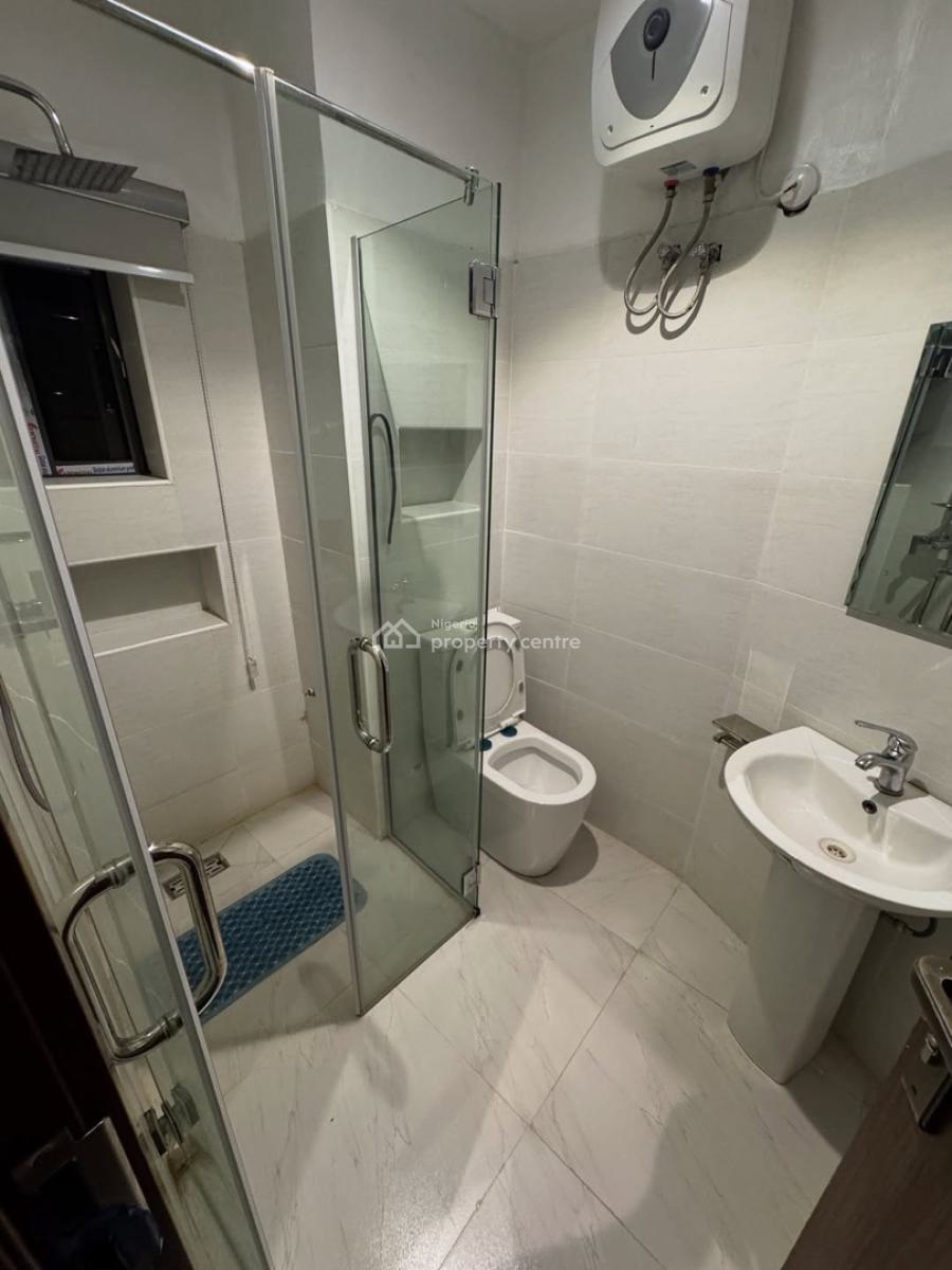Fully Furnished 3 Bedrooms Spacious Apartment, Good Access Road, Guzape District, Abuja, Flat / Apartment for Rent
