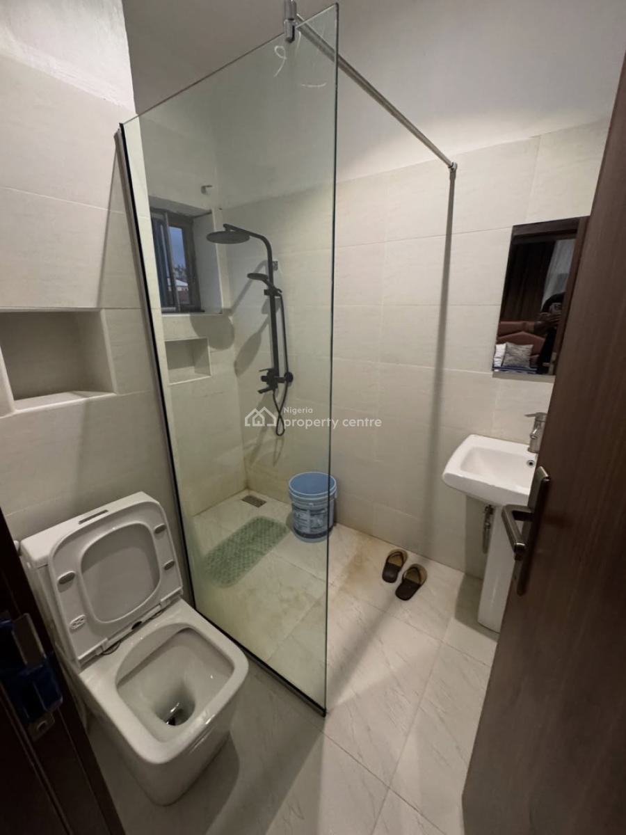 Fully Furnished 3 Bedrooms Spacious Apartment, Good Access Road, Guzape District, Abuja, Flat / Apartment for Rent