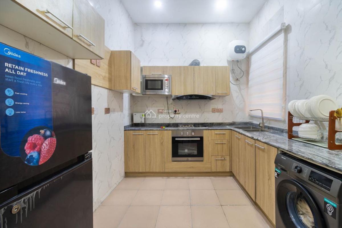 Luxury Sharp 4 Bedrooms Apartment with Ps5 & Swimming Pool, Orchid Road, Lekki, Lagos, Flat / Apartment Short Let
