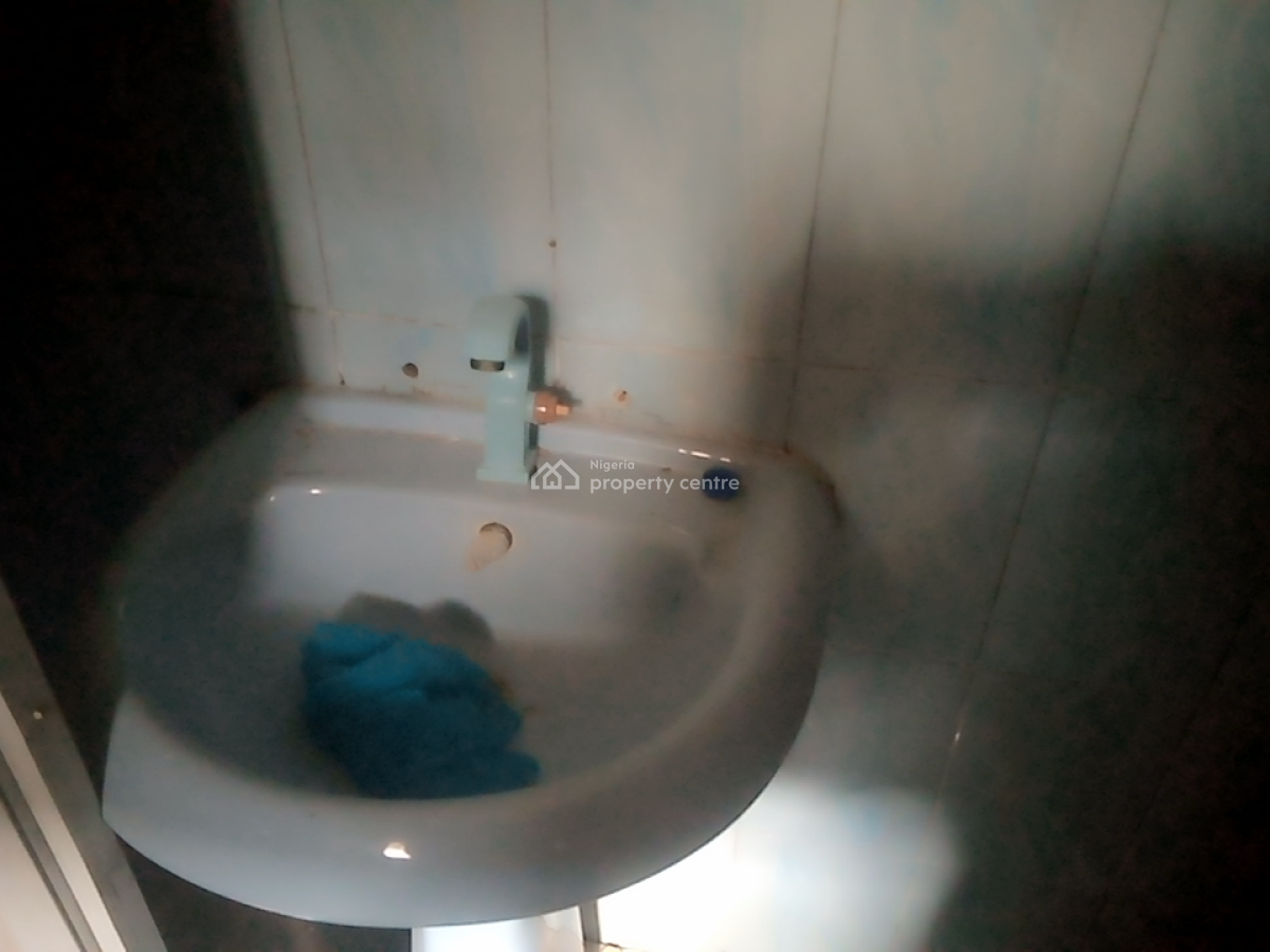 a 3 Bedroom Flat, Agungi, Lekki, Lagos, Flat / Apartment for Rent
