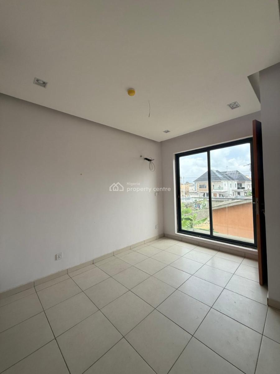 Distress Good Deal 2 Bedroom Apartment with Swimming Pool ,, Ologolo, Lekki, Lagos, Block of Flats for Sale