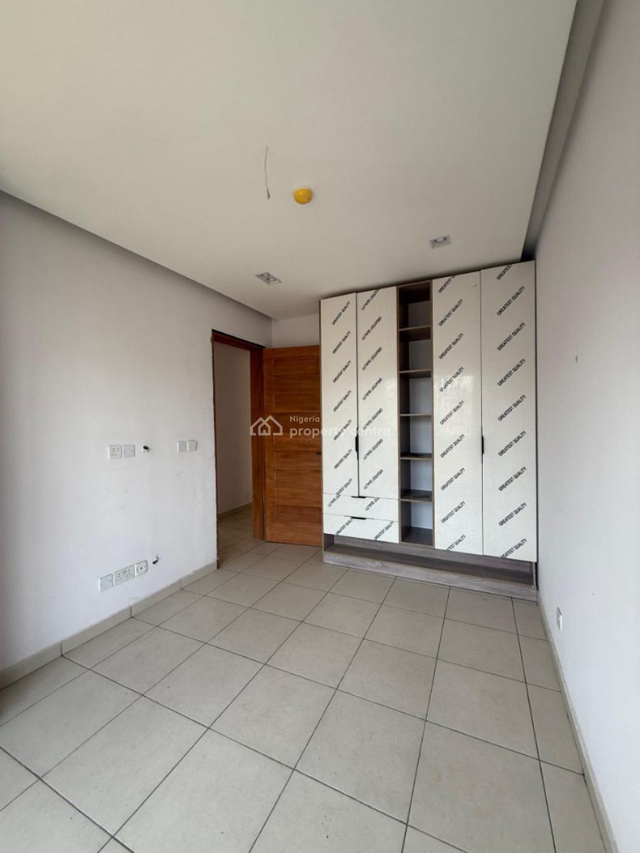 Distress Good Deal 2 Bedroom Apartment with Swimming Pool ,, Ologolo, Lekki, Lagos, Block of Flats for Sale