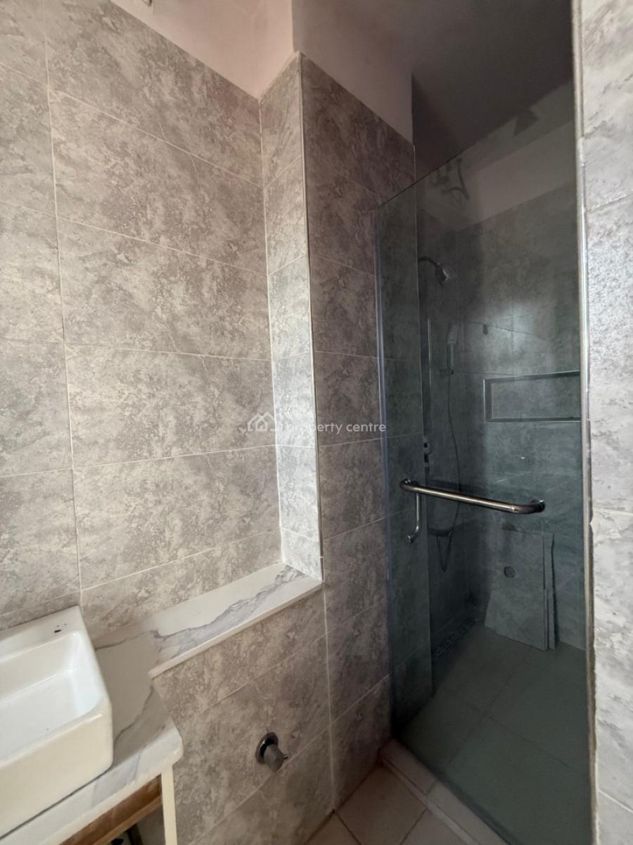 Distress Good Deal 2 Bedroom Apartment with Swimming Pool ,, Ologolo, Lekki, Lagos, Block of Flats for Sale