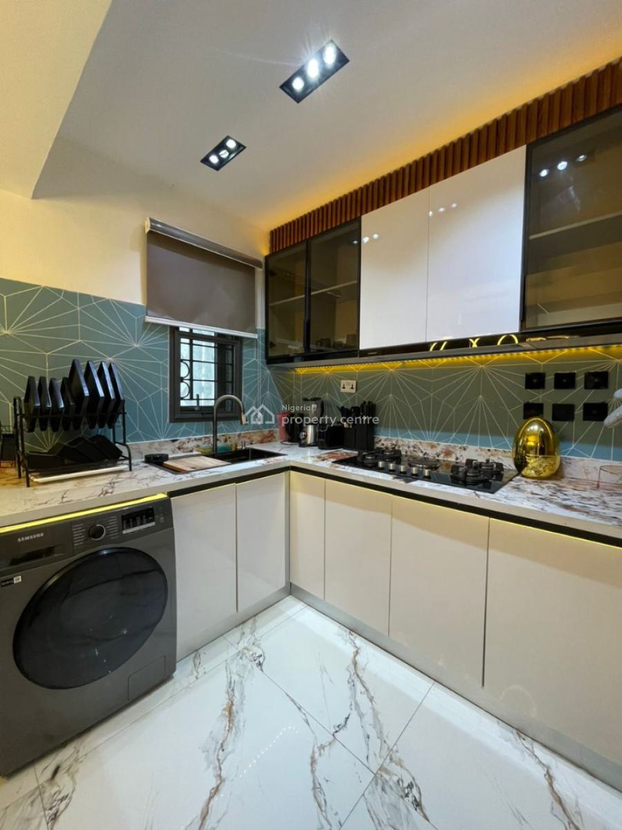 Nicely Furnshed 2 Bedroom Apartment, Lekki Phase 1, Lekki, Lagos, Flat / Apartment Short Let