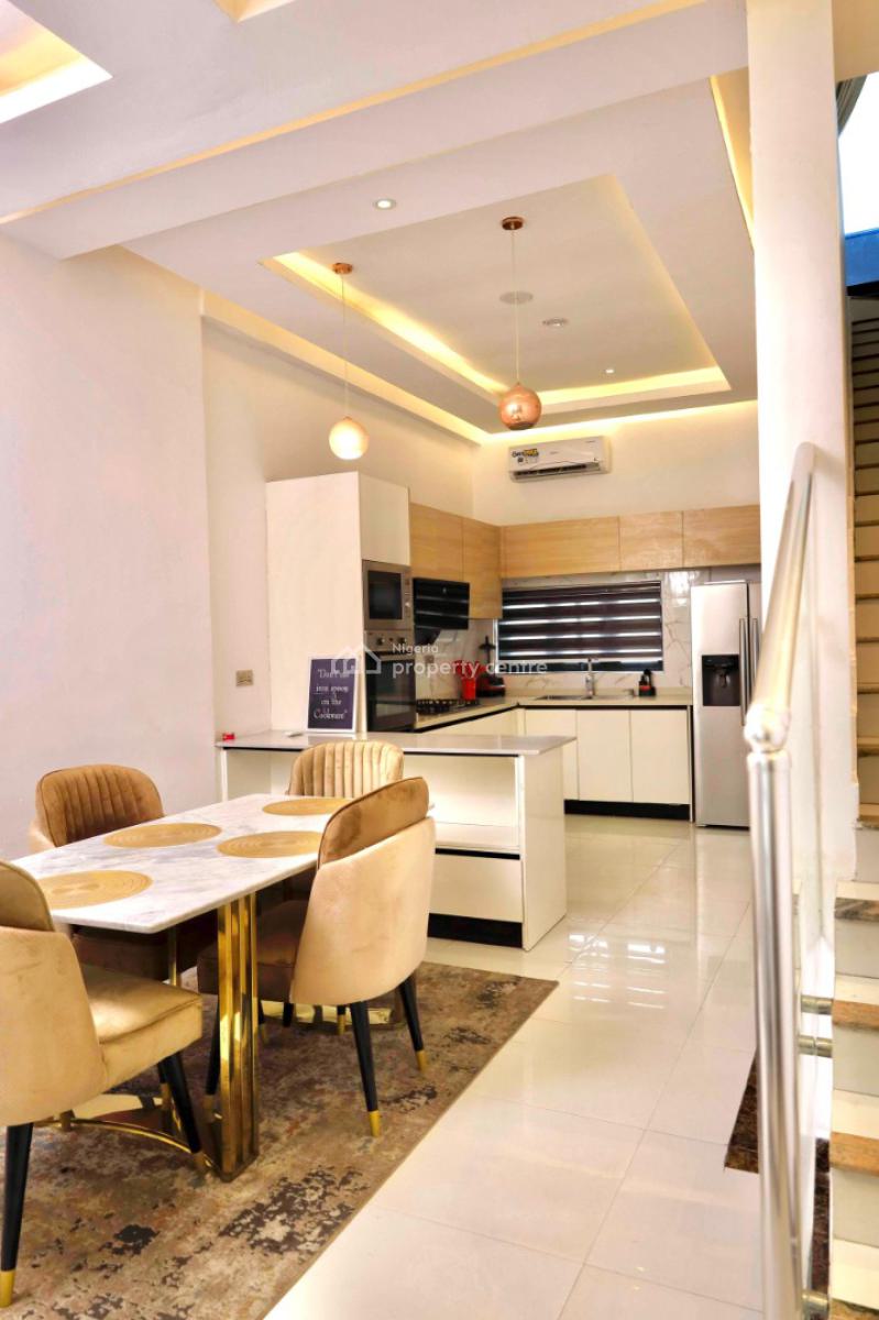 Nicely Furnished 4 Bedroom Apartment, Lekki Phase 1, Lekki, Lagos, Flat / Apartment Short Let