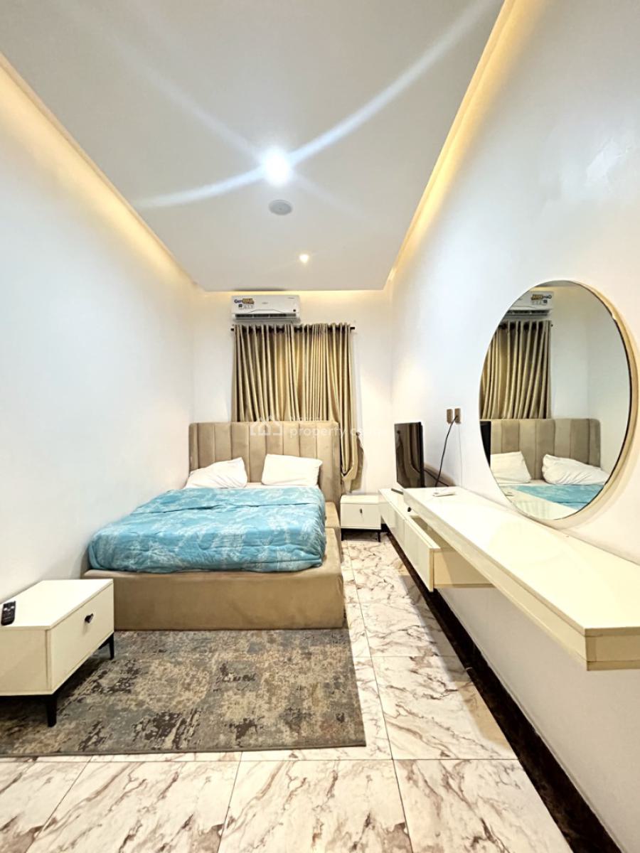 Nicely Furnished 4 Bedroom Apartment, Lekki Phase 1, Lekki, Lagos, Flat / Apartment Short Let