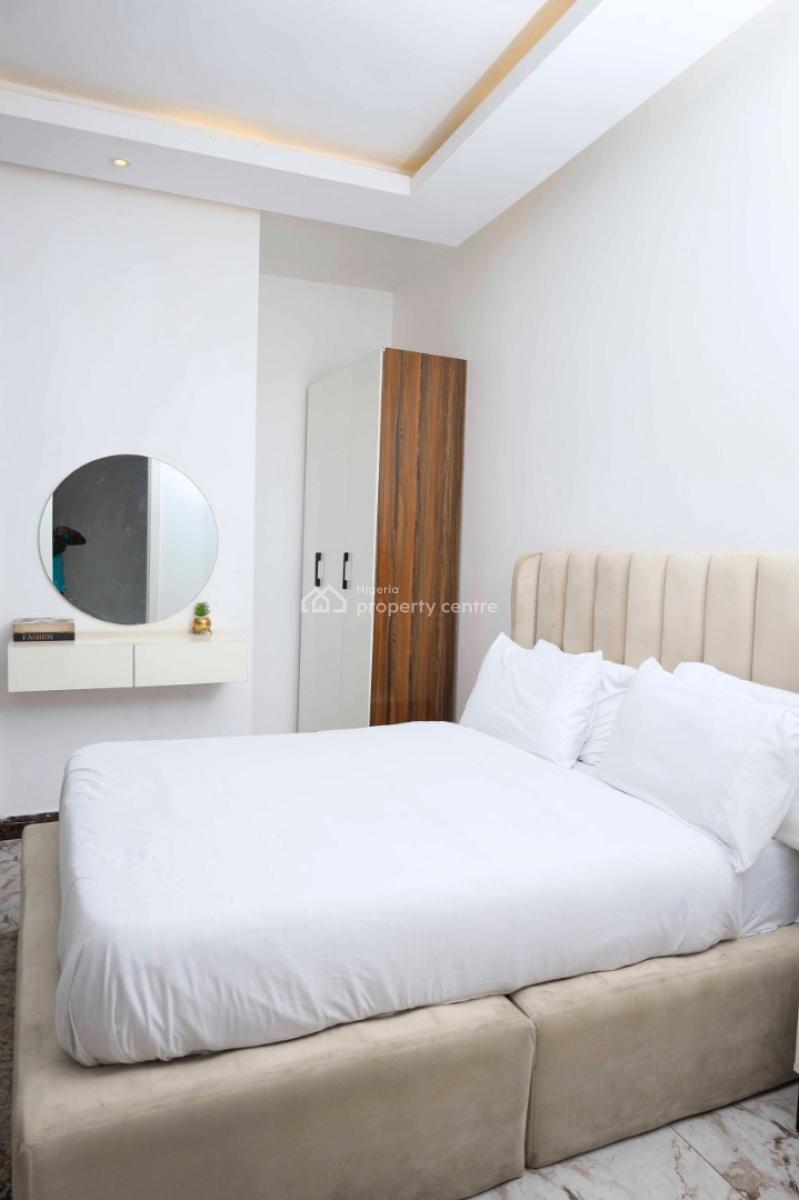 Nicely Furnished 4 Bedroom Apartment, Lekki Phase 1, Lekki, Lagos, Flat / Apartment Short Let