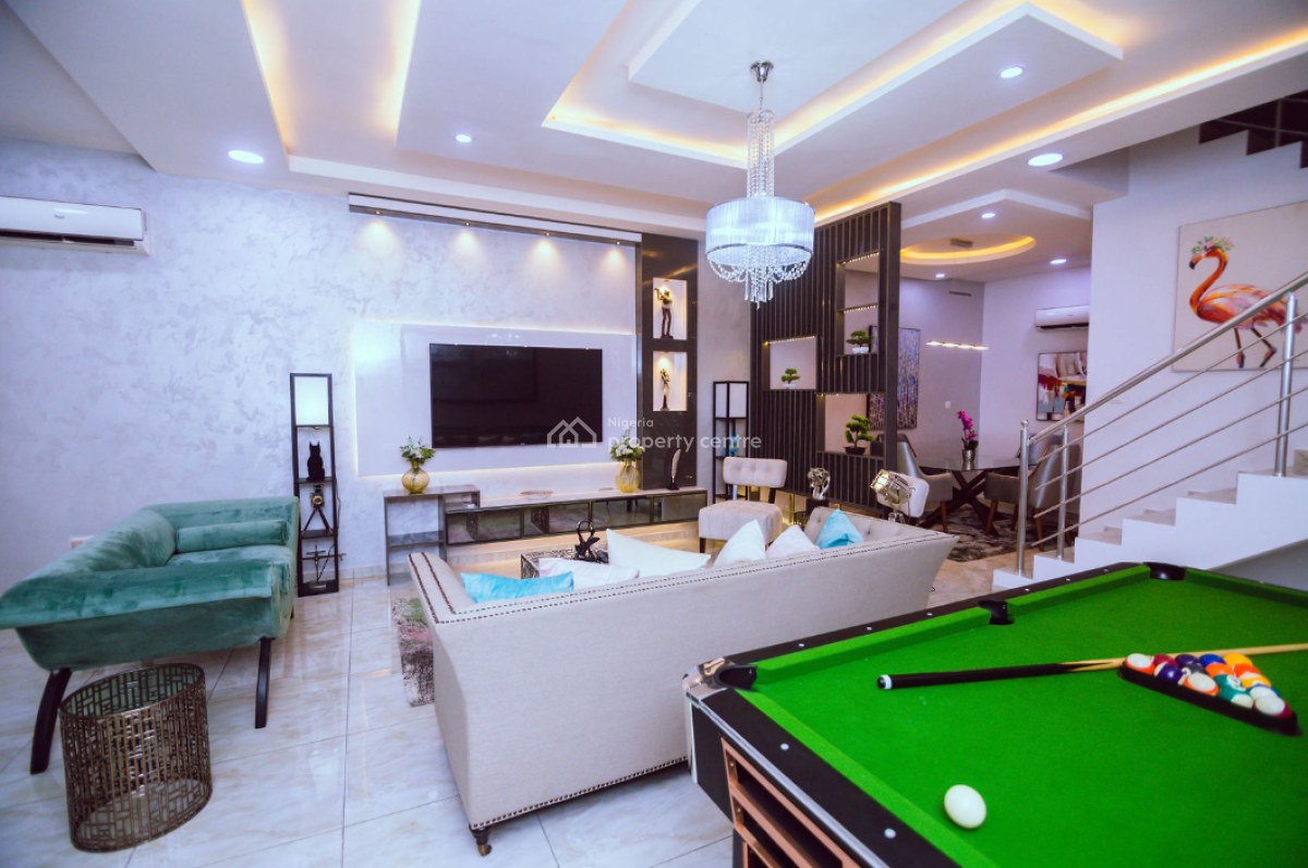 Nicely Furnished 4 Bedroom Apartment, Lekki Phase 1, Lekki, Lagos, Flat / Apartment Short Let