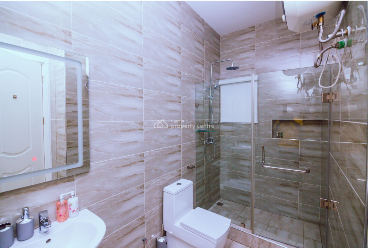 Nicely Furnished 4 Bedroom Apartment, Lekki Phase 1, Lekki, Lagos, Flat / Apartment Short Let