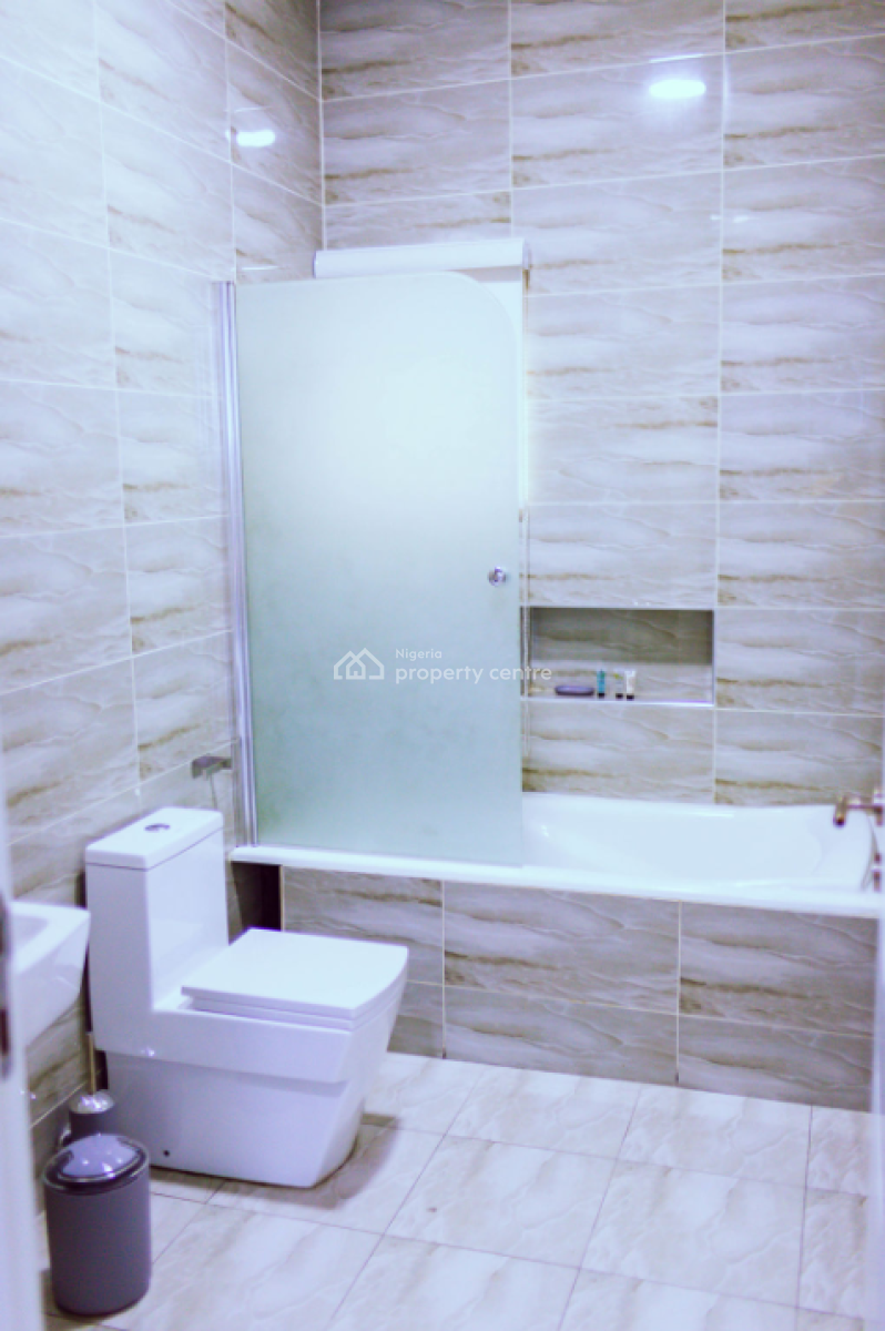 Nicely Furnished 4 Bedroom Apartment, Lekki Phase 1, Lekki, Lagos, Flat / Apartment Short Let