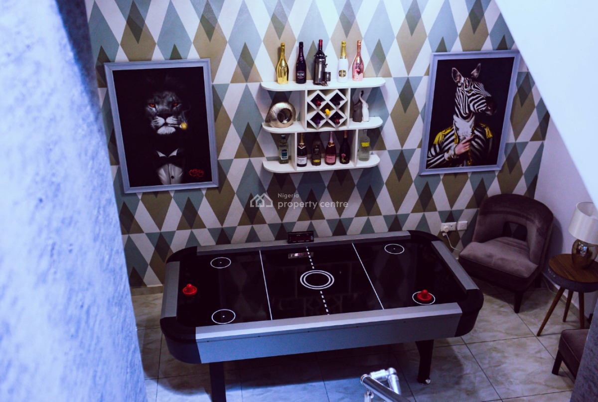 Nicely Furnished 4 Bedroom Apartment, Lekki Phase 1, Lekki, Lagos, Flat / Apartment Short Let