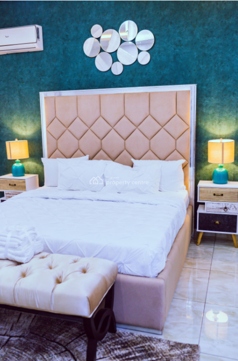 Nicely Furnished 4 Bedroom Apartment, Lekki Phase 1, Lekki, Lagos, Flat / Apartment Short Let