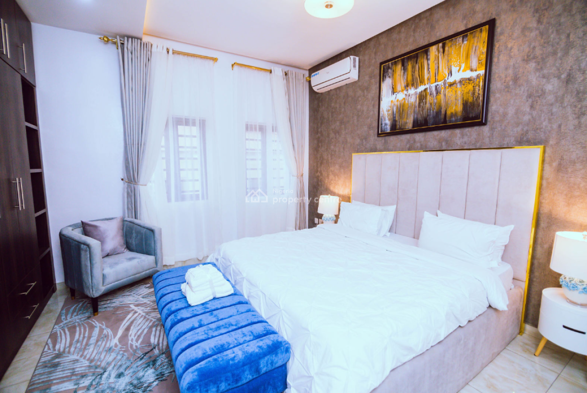Nicely Furnished 4 Bedroom Apartment, Lekki Phase 1, Lekki, Lagos, Flat / Apartment Short Let