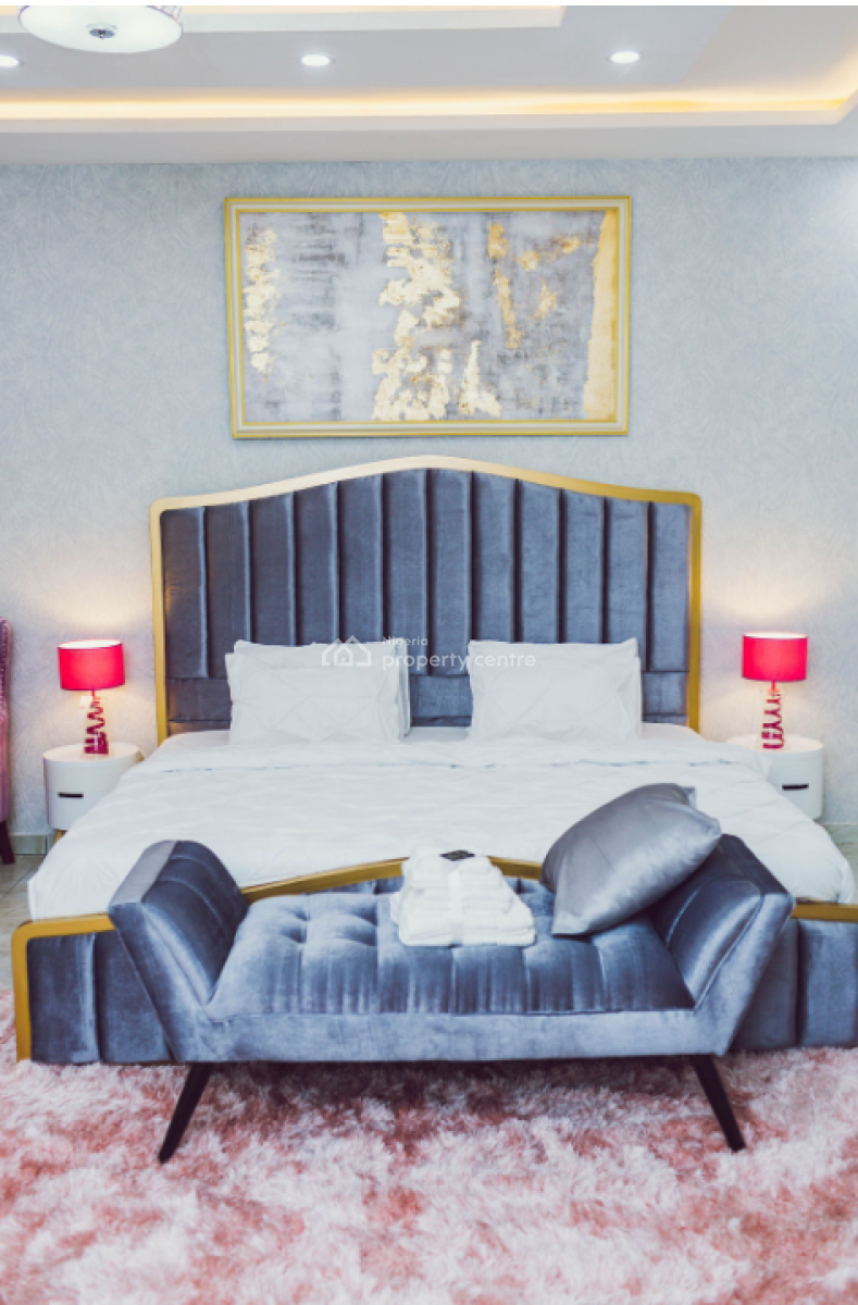 Nicely Furnished 4 Bedroom Apartment, Lekki Phase 1, Lekki, Lagos, Flat / Apartment Short Let