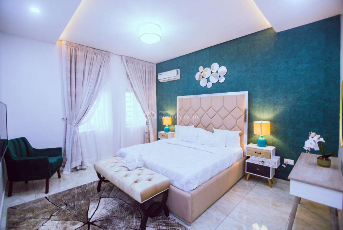 Nicely Furnished 4 Bedroom Apartment, Lekki Phase 1, Lekki, Lagos, Flat / Apartment Short Let