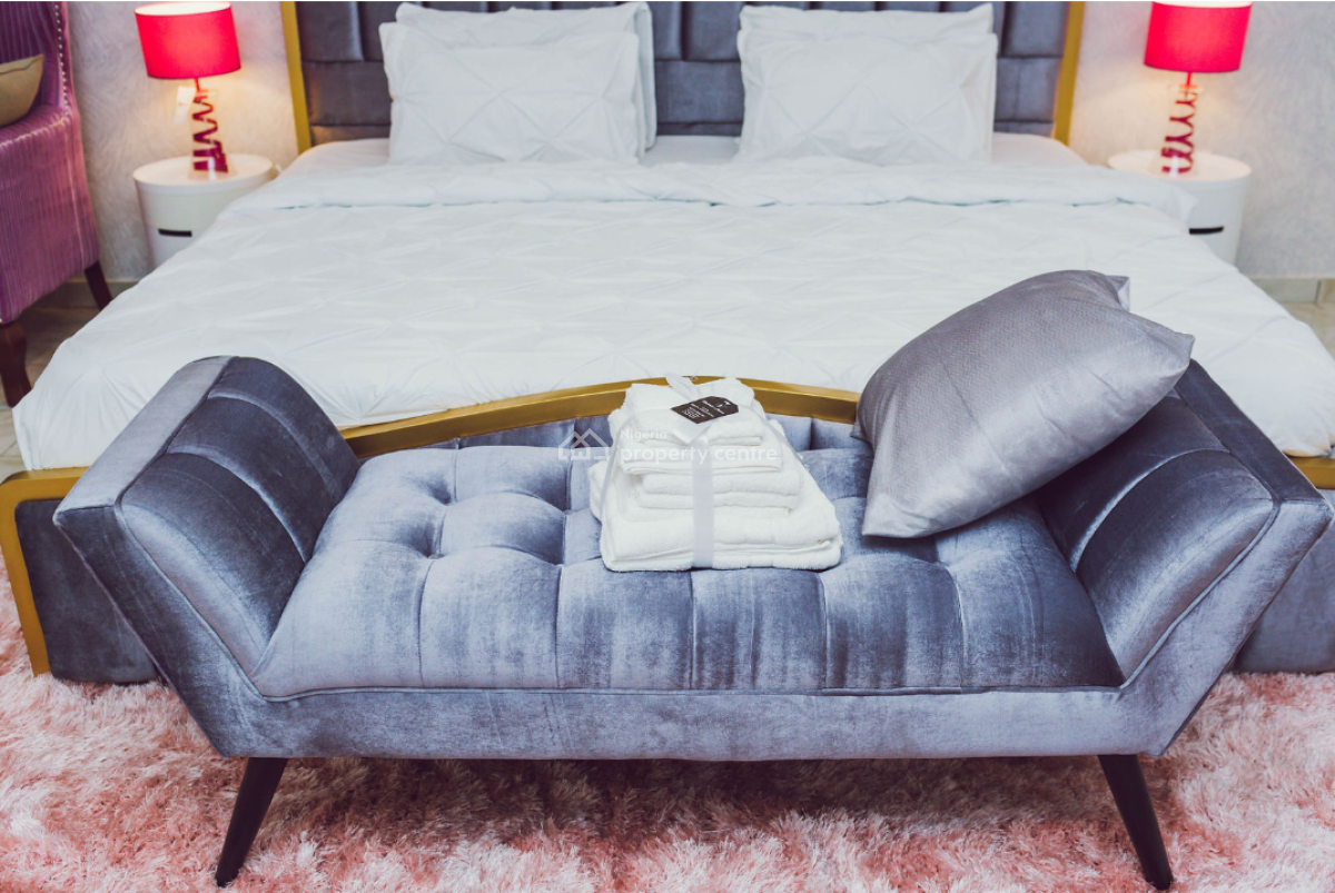 Nicely Furnished 4 Bedroom Apartment, Lekki Phase 1, Lekki, Lagos, Flat / Apartment Short Let