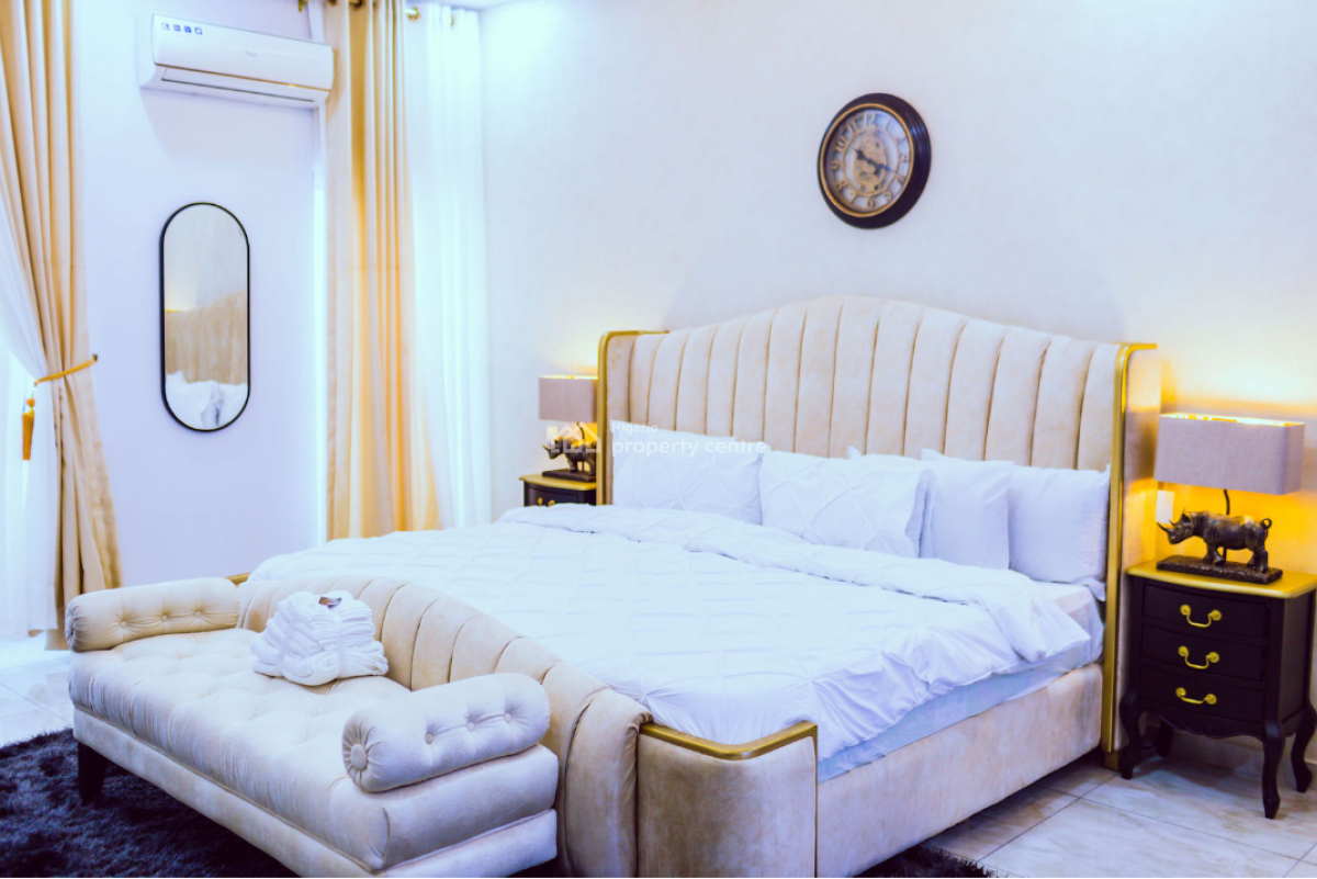Nicely Furnished 4 Bedroom Apartment, Lekki Phase 1, Lekki, Lagos, Flat / Apartment Short Let