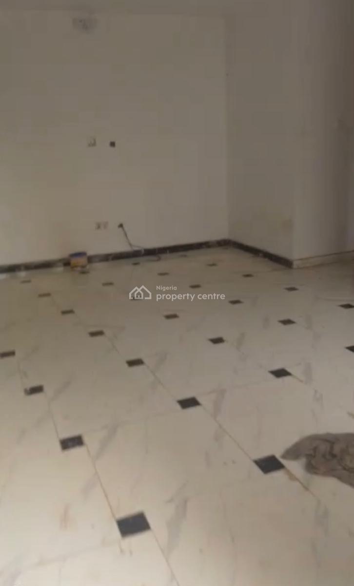 Spacious  2-bedrooms Flat  + Dinning+ Wardrobe on a Ground Floor, Maryland, Lagos, Flat / Apartment for Rent
