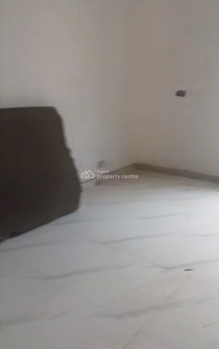 Spacious  2-bedrooms Flat  + Dinning+ Wardrobe on a Ground Floor, Maryland, Lagos, Flat / Apartment for Rent