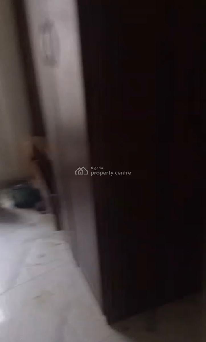 Spacious  2-bedrooms Flat  + Dinning+ Wardrobe on a Ground Floor, Maryland, Lagos, Flat / Apartment for Rent